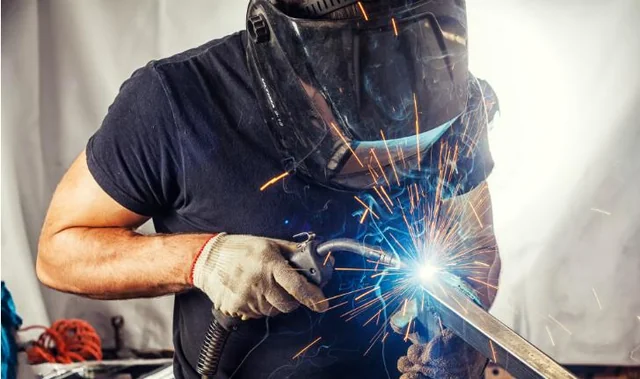 cara dasar mengelas besi